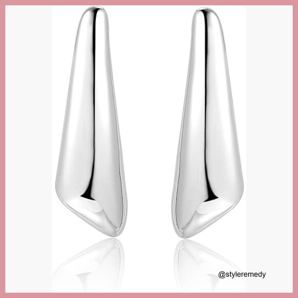 Jewelry - Silver Sculpted Drop Earrings